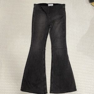 A97 NWD Free People Penny Pull-on Flare Jeans